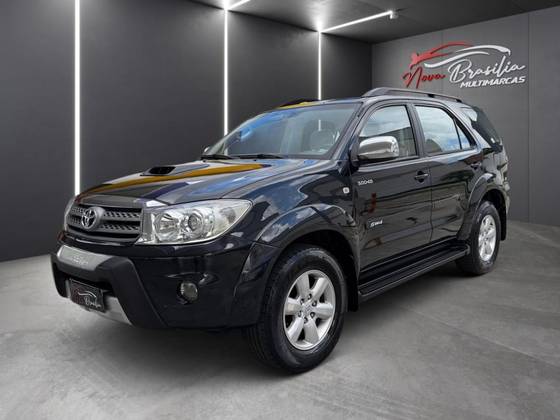 TOYOTA HILUX SW4 3.0 SRV 4X4 7 LUGARES 16V TURBO INTERCOOLER DIESEL 4P AUTOMÁTICO